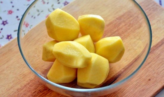 Як зберегти очищену картоплю, щоб вона не потемніла та була гарною