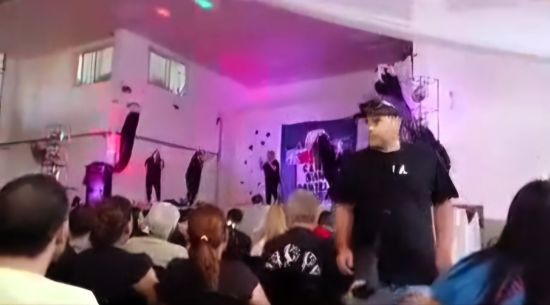 Татусі побилися під час дитячої вистави у садочку: що вони не поділили (фото)