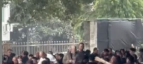 Вбивця після 20 років ув'язнення влаштував банкет біля будинку жертви: чим це закінчилося – фото