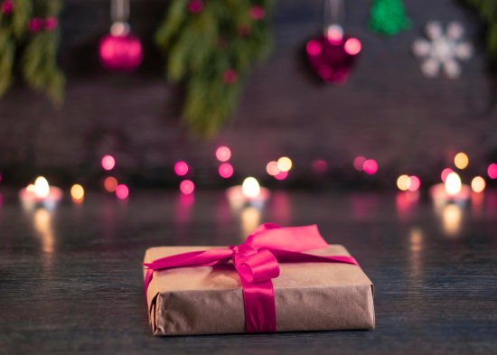 Що подарувати на Новий 2025 рік: найкращі ідеї для близьких та друзів, від чого краще відмовитися