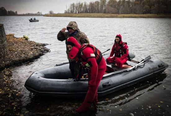 Потрапили в пастку: на Київщині врятували рибалок, які ледь не втопилися