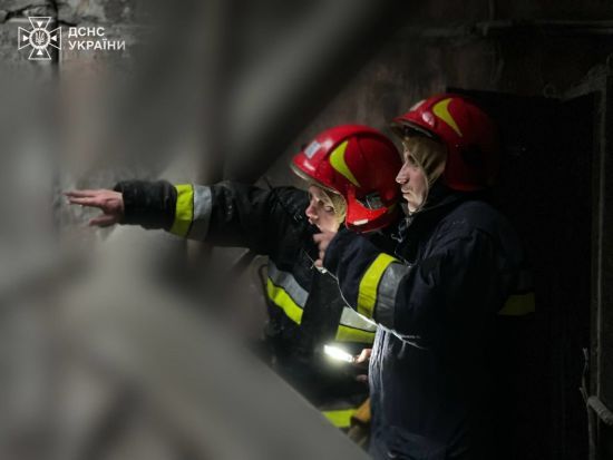 У Києві впали уламки дронів: в одному з районів зайнялася квартира