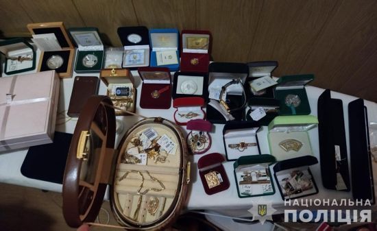 На Полтавщині в експосадовця Держказначейства виявили "спадок" на десятки мільйонів доларів (фото)