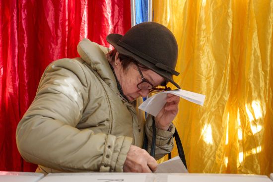 Проросійський кандидат лідирує на президентських виборах у Румунії