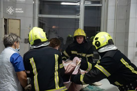 У Києві горіла лікарня: деталі від ДСНС з фото