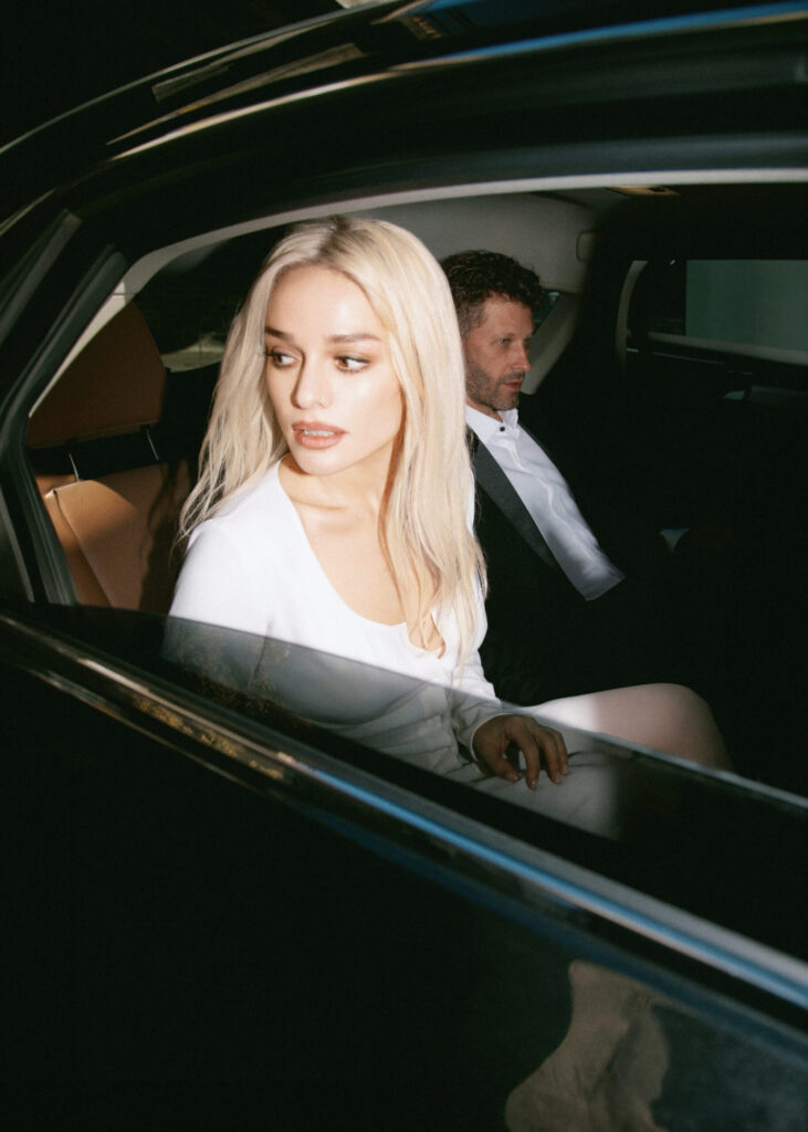 «Christmas Carolyn»: лімітована колекція Salon Reading, натхненна стилем Керолін Бессетт-Кеннеді «Christmas Carolyn»: лімітована колекція Salon Reading, натхненна стилем Керолін Бессетт-Кеннеді