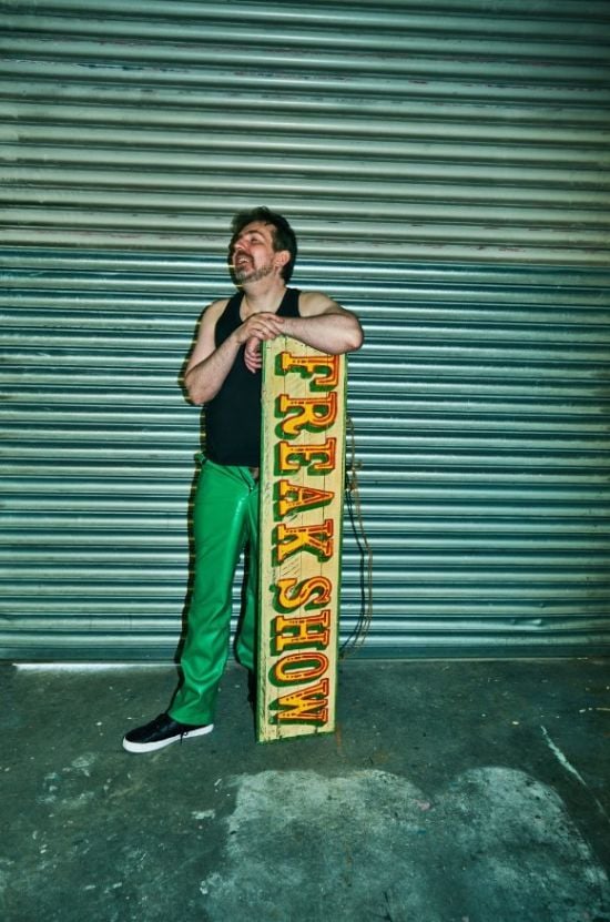 Чоловік із найбільшим у світі пенісом показав на виставці гіпсовий зліпок свого органа – фото