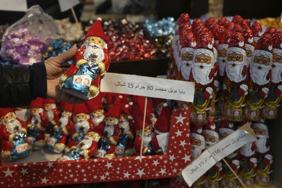 Чому шоколадні Санти і сніговики порожні всередині: відповідь здивує