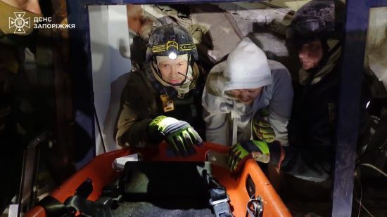 Удар по Запоріжжю: врятували двох жінок, які понад 7 годин перебували під завалами (фото)