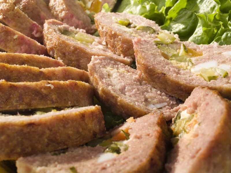 Дуже простий і смачний м'ясний хлібець – чудовий замінник магазинної ковбаси