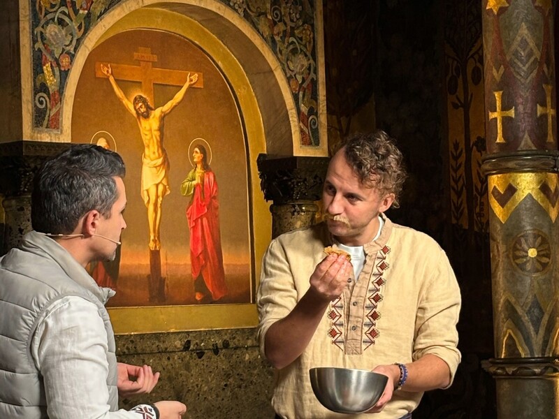 "Міг про це лише мріяти". Клопотенко пояснив, чому зйомки шоу проходили в Києво-Печерській лаврі "Міг про це лише мріяти". Клопотенко пояснив, чому зйомки шоу проходили в Києво-Печерській лаврі