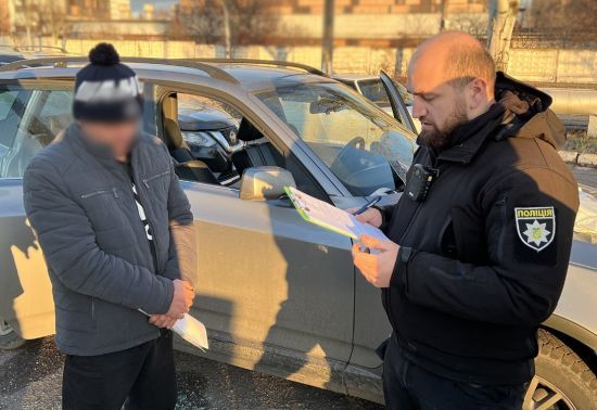 3000 доларів за ухилення від мобілізації: у Запоріжжі поліція затримала посередника "схеми"