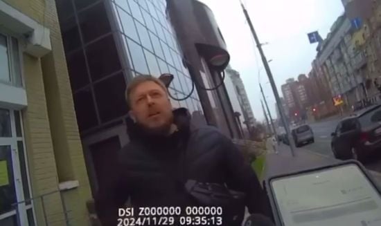 "Я те, що тебе призиває!": у Києві співробітник СБУ погрожував паркувальнику, який оформляв штраф (відео)