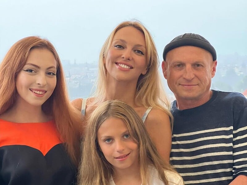 Полякова показала, як відпочиває з доньками в Буковелі. Відео Полякова показала, як відпочиває з доньками в Буковелі. Відео