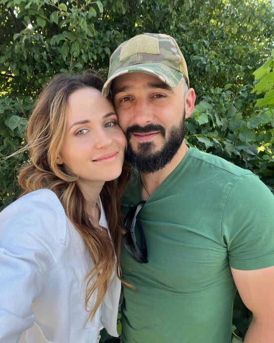 Денисенко вперше після операції чоловіка-воїна назвала його діагноз та показала з ходунками