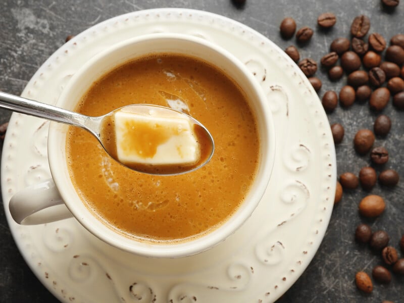 Скористайтеся цією порадою – і кава буде набагато ароматнішою і м'якшою. Лайфхак для тих, хто варить у турці