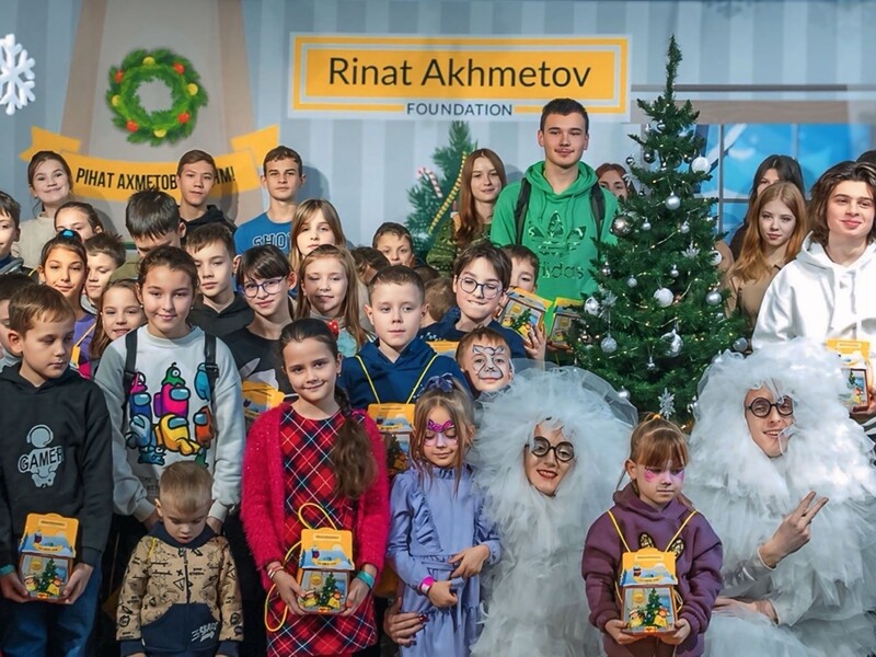 Фонд Ріната Ахметова провів новорічні заходи для дітей у понад 20 українських містах Фонд Ріната Ахметова провів новорічні заходи для дітей у понад 20 українських містах