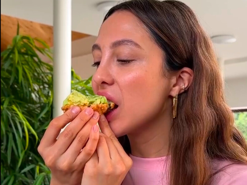 "Кохання з першого укусу" – білкові сирні бублики з песто без лактози й глютену