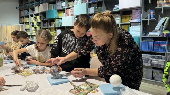 Діти, яким не байдуже: мережа приватних шкіл КМDШ виховує відповідальних громадян через благодійність