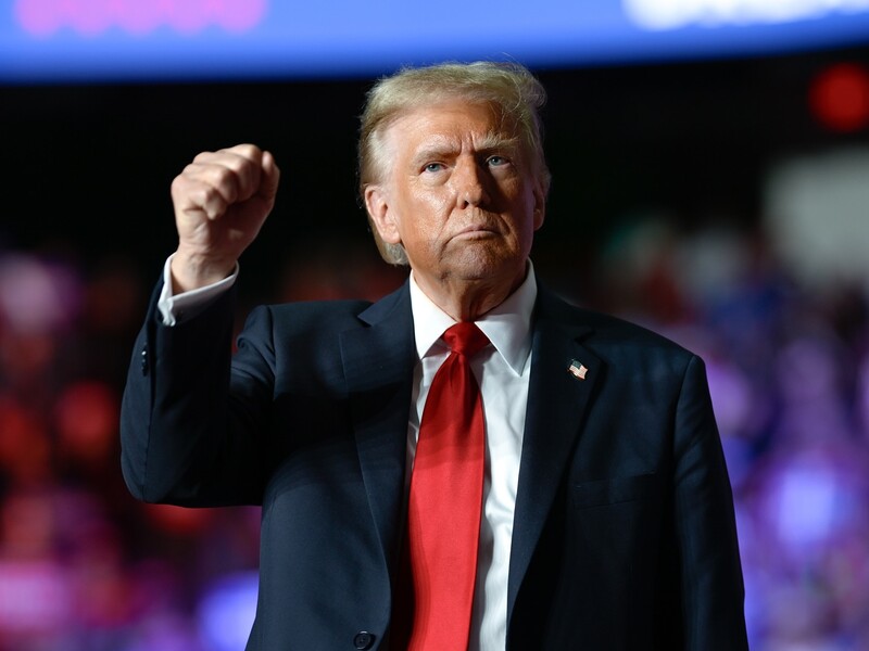 Донька Трампа з'явилася на публіці разом зі своїм найменшим сином. Фото