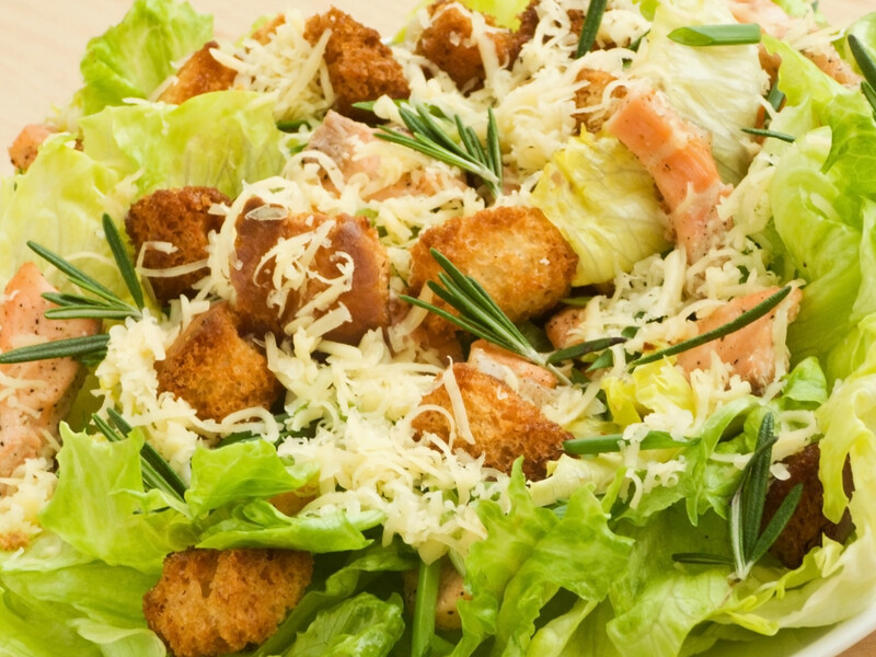 Скористайтеся секретом Могилевської – і салат з копченої курки вийде неперевершеним