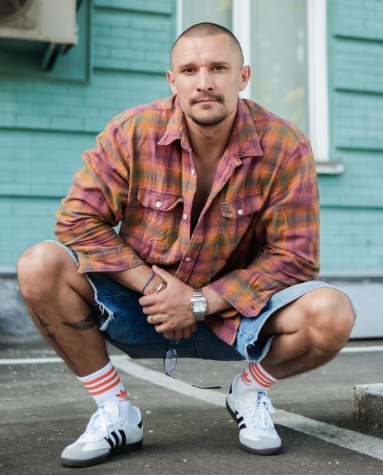 Відомий український актор на тлі чуток про розрив з коханою публічно назвав себе холостяком