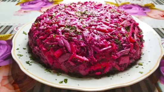 Смачна альтернатива "Шубі": спробуйте приготувати на святковий стіл салат "Фламінго" — не пожалкуєте