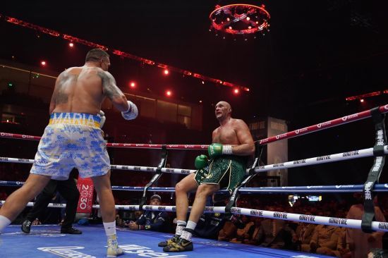 "Може нокаутувати": легендарний Холіфілд зробив прогноз на реванш Усик – Ф'юрі