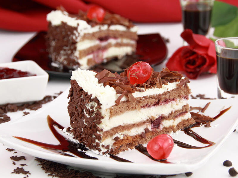 Торт "Чорний ліс" із ніжним шоколадним бісквітом із соковитим просоченням. Рецепт і поради від Глінської Торт "Чорний ліс" із ніжним шоколадним бісквітом із соковитим просоченням. Рецепт і поради від Глінської