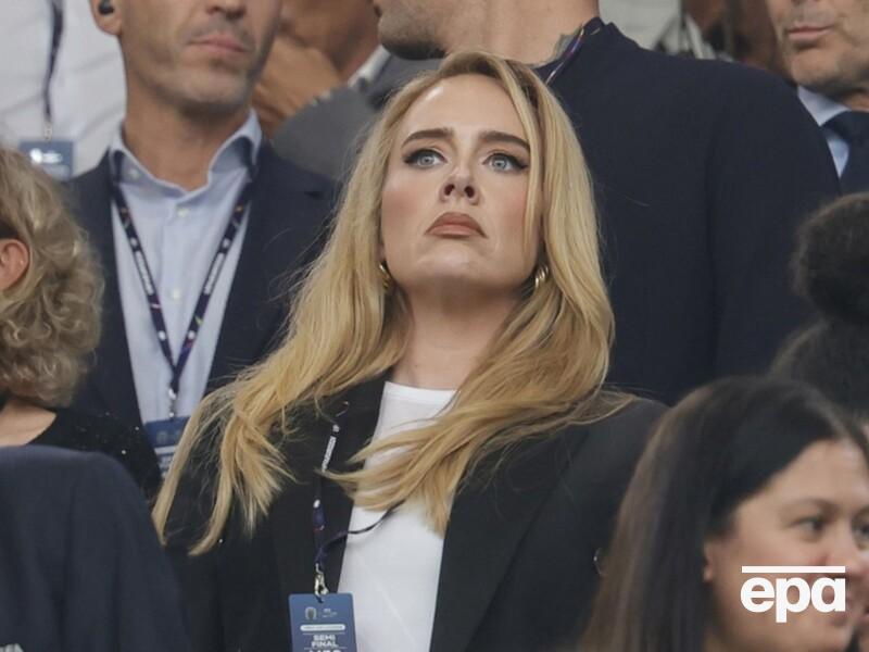 Суд у Бразилії визнав пісню Адель плагіатом і висунув вимогу її лейблу вилучити трек по всьому світу. Відео