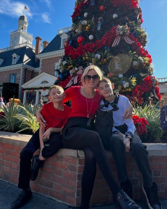 Ірина Федишин показалася з підрослими синами і розсекретила, як із ними розважається в США