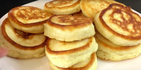 Найпопулярніші помилки в приготуванні оладок, через які вони розтікаються й опадають