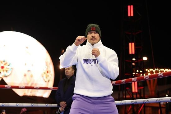 Усик провів відкрите тренування перед реваншем з Ф'юрі – поява на човні, шоу від Пивоварова (відео)