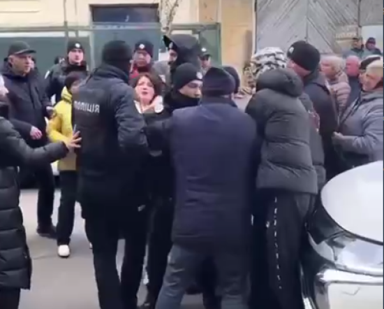 У Львові сталась сутичка з поліцією при затриманні ухилянта (відео)