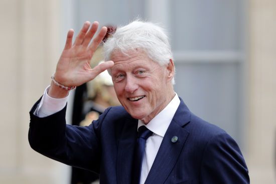 Білл Клінтон потрапив до лікарні: що відомо про його стан