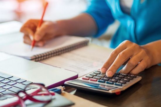 Українці платитимуть більше податків: як зміняться суми від 1 січня