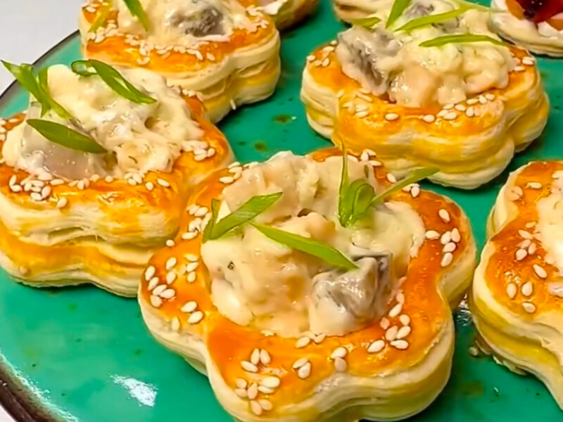 Закусочні квіти з жульєном – легка і смачна страва до святкового столу
