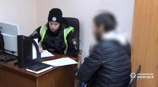Поліція Києва спростувала фейкове відео про “військових”, які просили гроші біля ТЦ Поліція Києва спростувала фейкове відео про “військових”, які просили гроші біля ТЦ