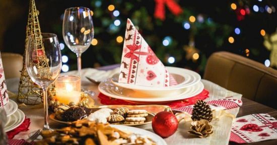 Тости привітання на Новий 2025 рік: короткі, мудрі,  для друзів та сім'ї