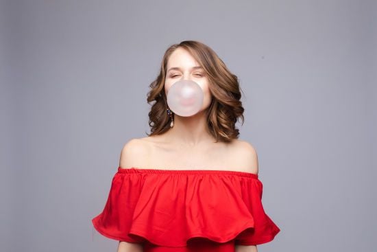 Названо незвичайну користь жувальної гумки: ви будете здивовані