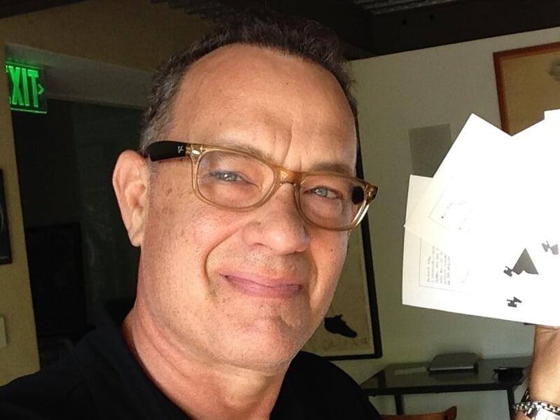 "Рука сильно тремтіла". Шанувальники стурбовані виглядом 68-річного Генкса