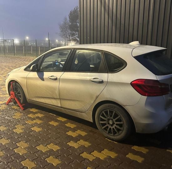 На Львівщині прикордонники виявили автівку, розшукувану Інтерполом (фото)