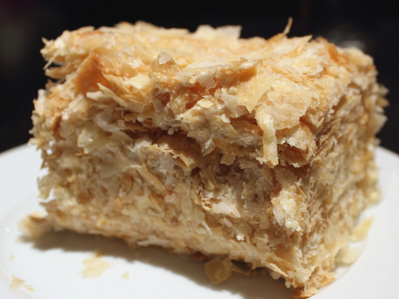 Приготуйте коржі на "Наполеон" за цим простим рецептом