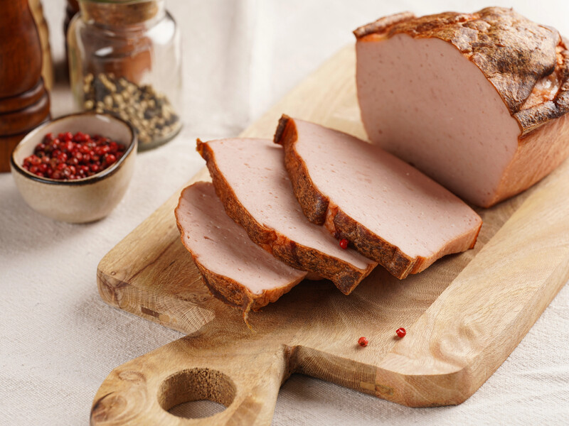 Не тільки смачний, а ще й схожий на хліб і довго зберігається. М'ясний хліб із двох видів м'яса