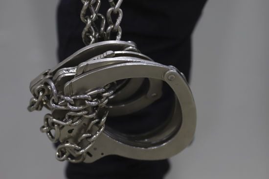 На Миколаївщині чоловік вбив товариша пляшкою з-під шампанського 