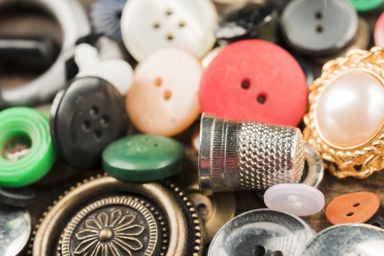 Чому досвідчені господині ніколи не викидають старих ґудзиків: 5 цікавих ідей застосування