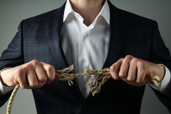 Як зупинити маніпулятора, не сказавши жодного слова: психологічні трюки