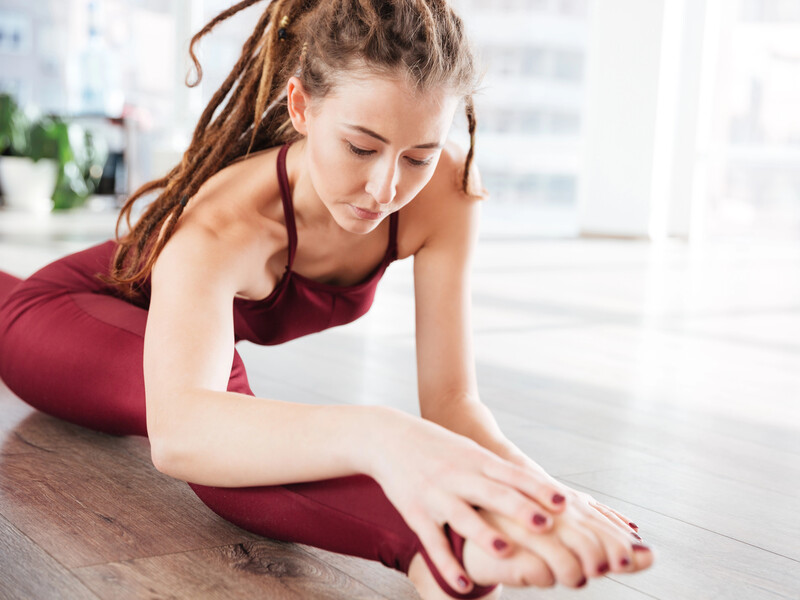 Помилка, за яку доведеться розплачуватися. Фітнес-тренерка пояснила, чому не потрібно сідати на шпагат