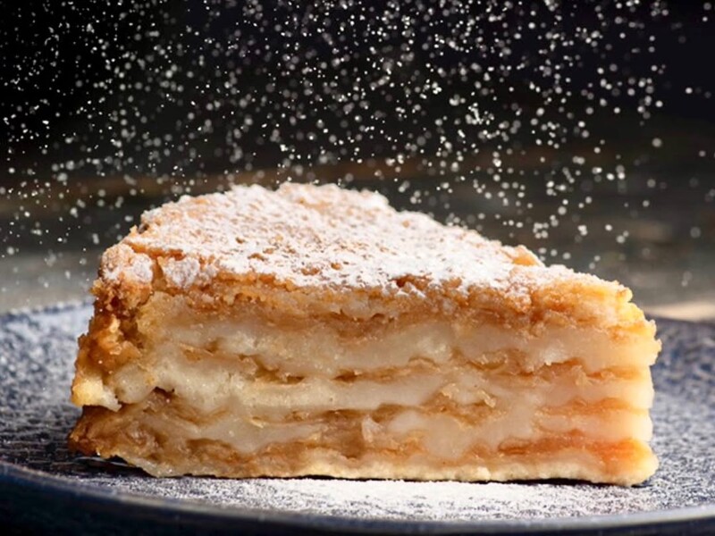 "Соковиті яблука й ніжне тісто". Приготуйте насипний пиріг за рецептом Глінської