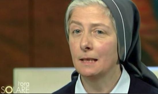 Відому монахиню звинувачують у зв’язках з мафією